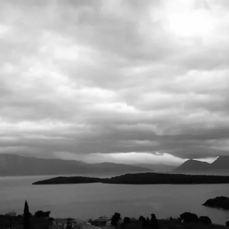 ホームステイ Ellenas- ニキアナ